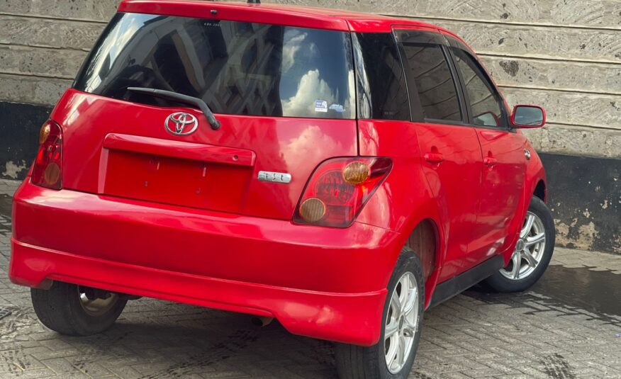 2003 Toyota IST