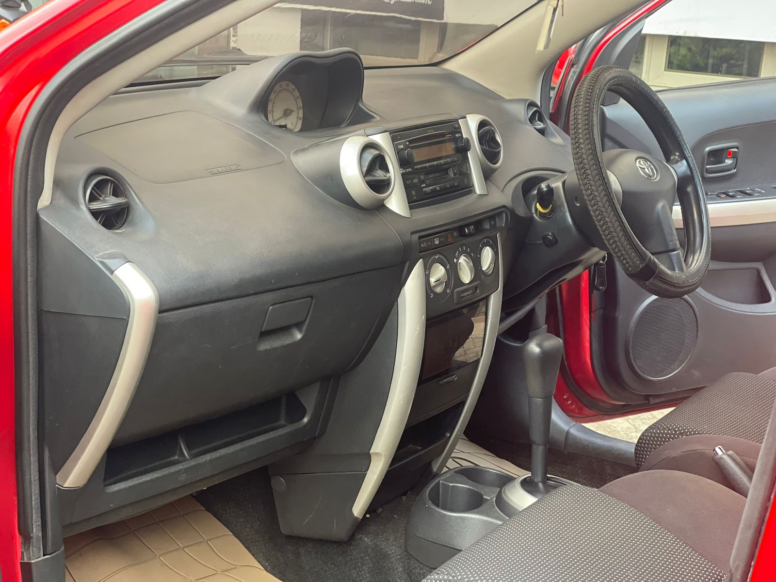 2003 Toyota IST