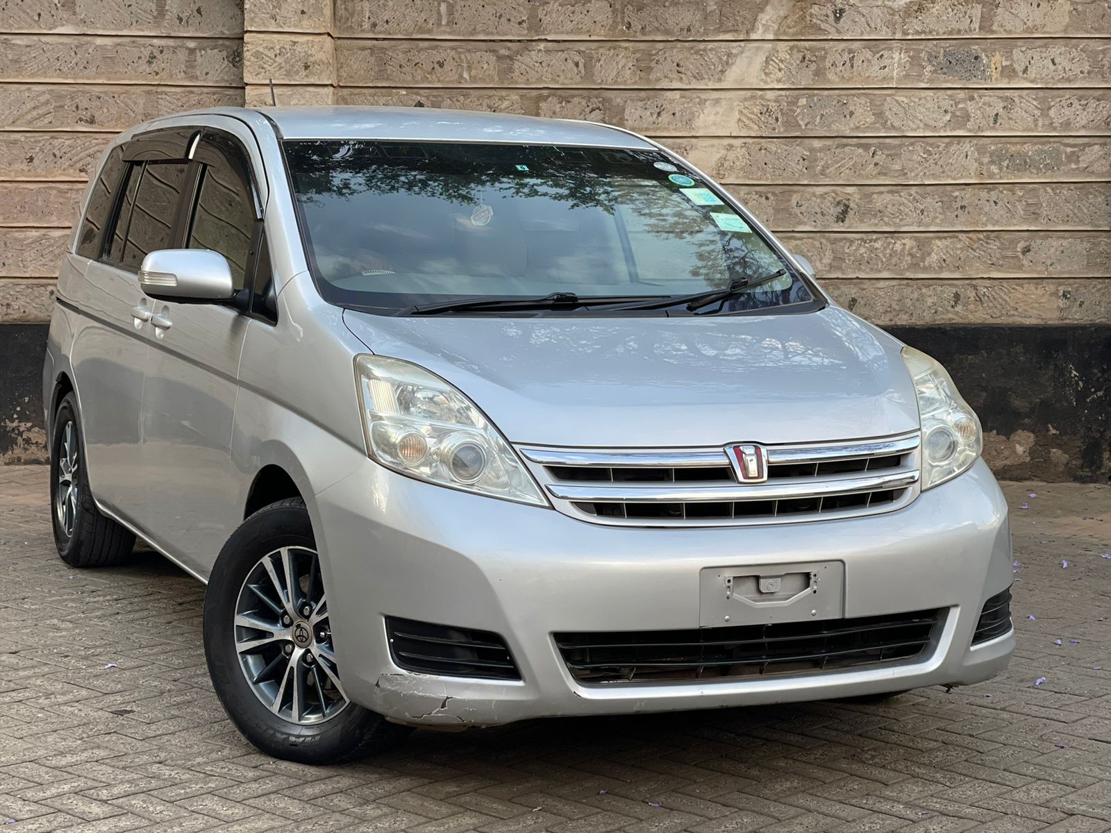 2010 Toyota Isis