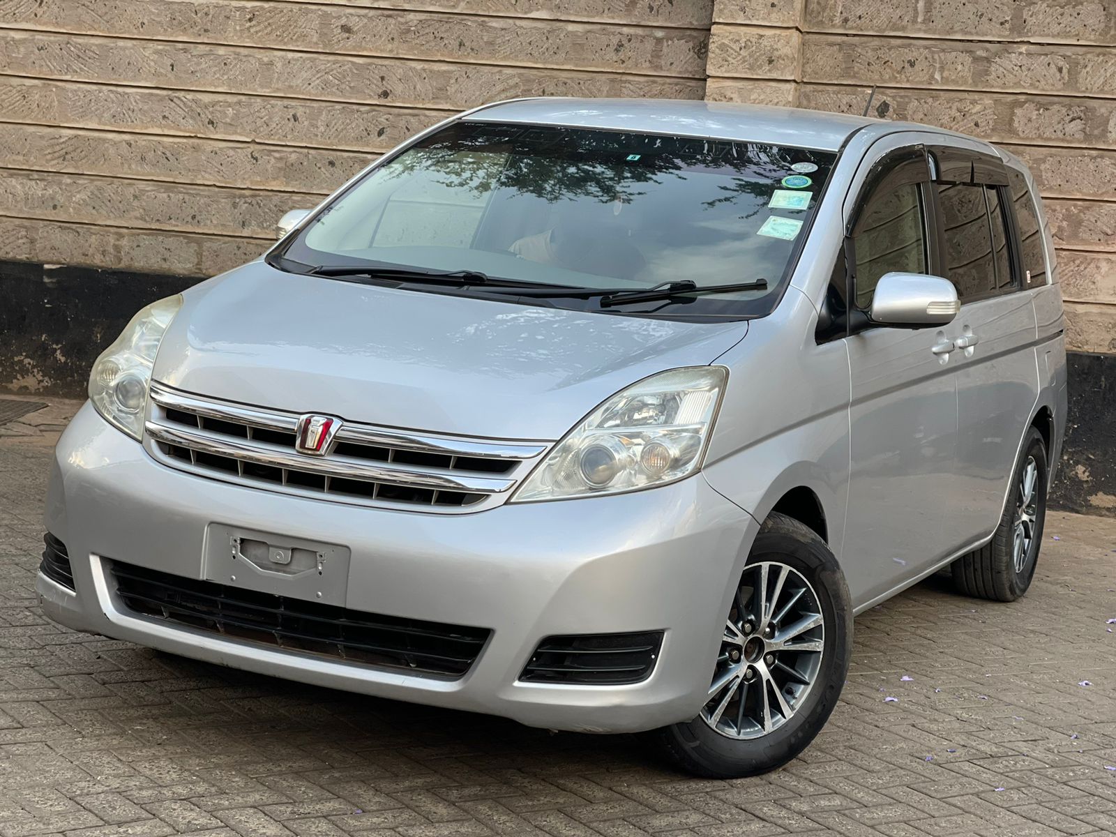 2010 Toyota Isis