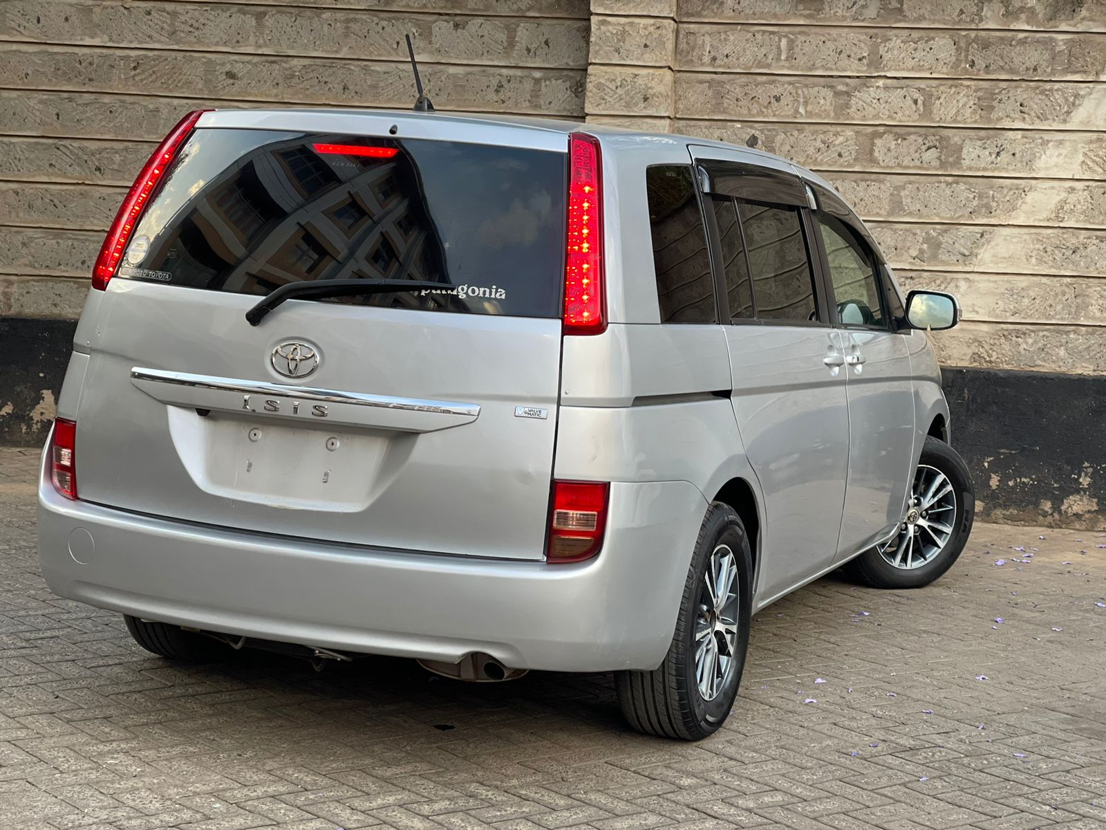 2010 Toyota Isis