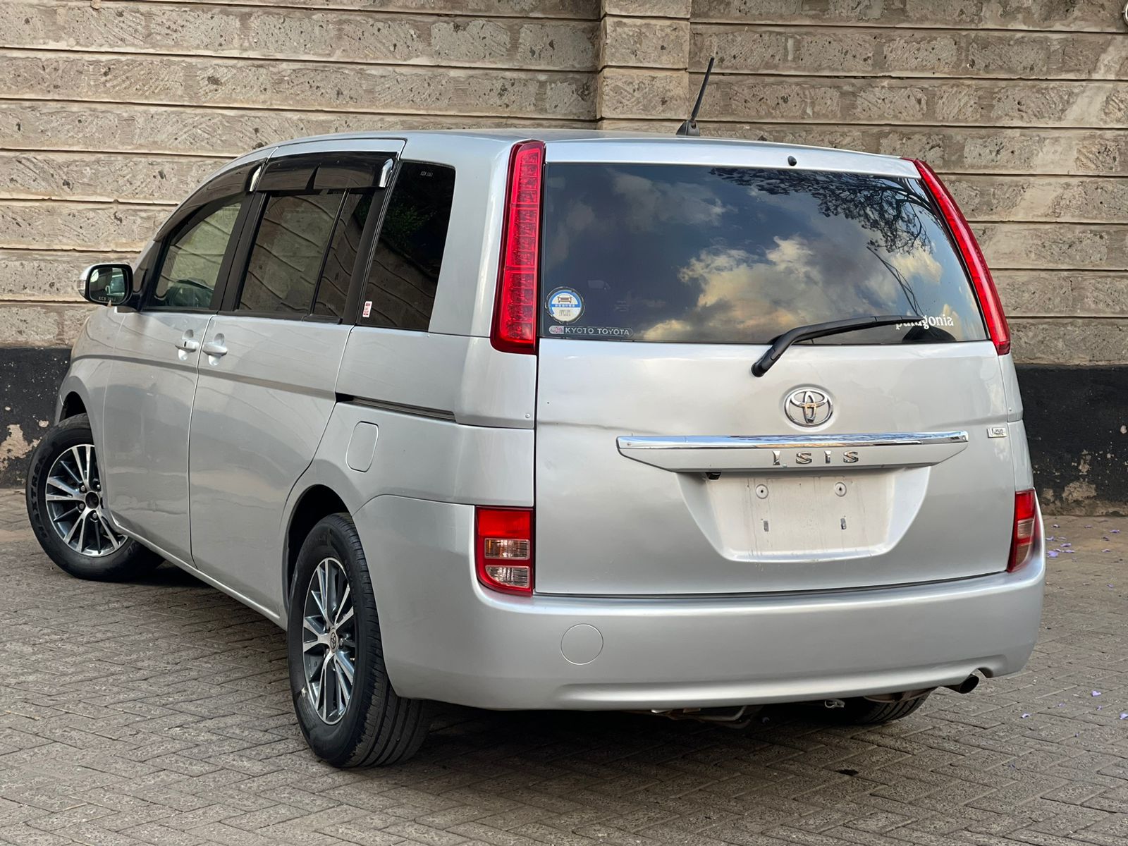 2010 Toyota Isis