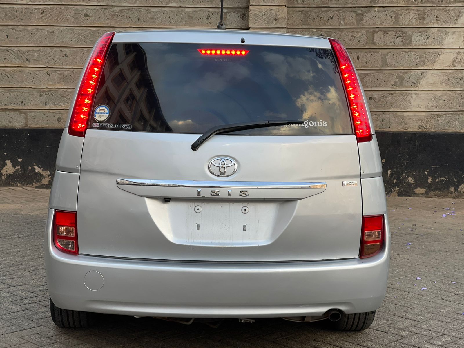 2010 Toyota Isis