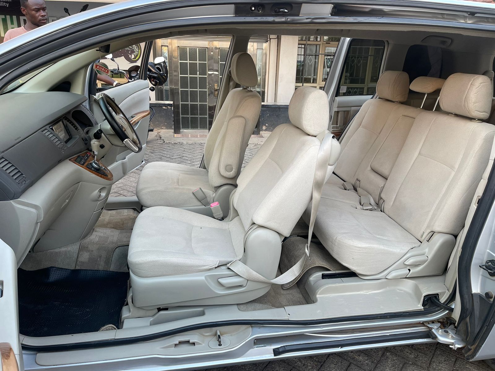 2010 Toyota Isis