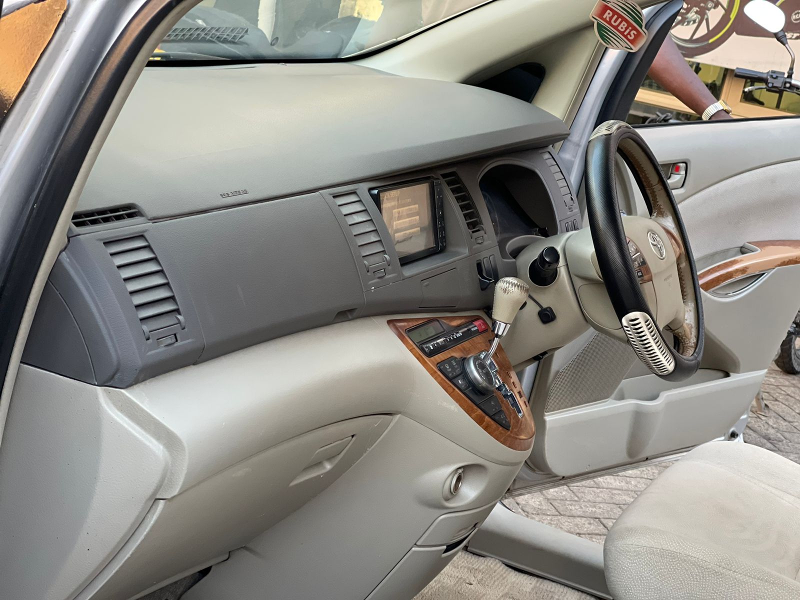 2010 Toyota Isis