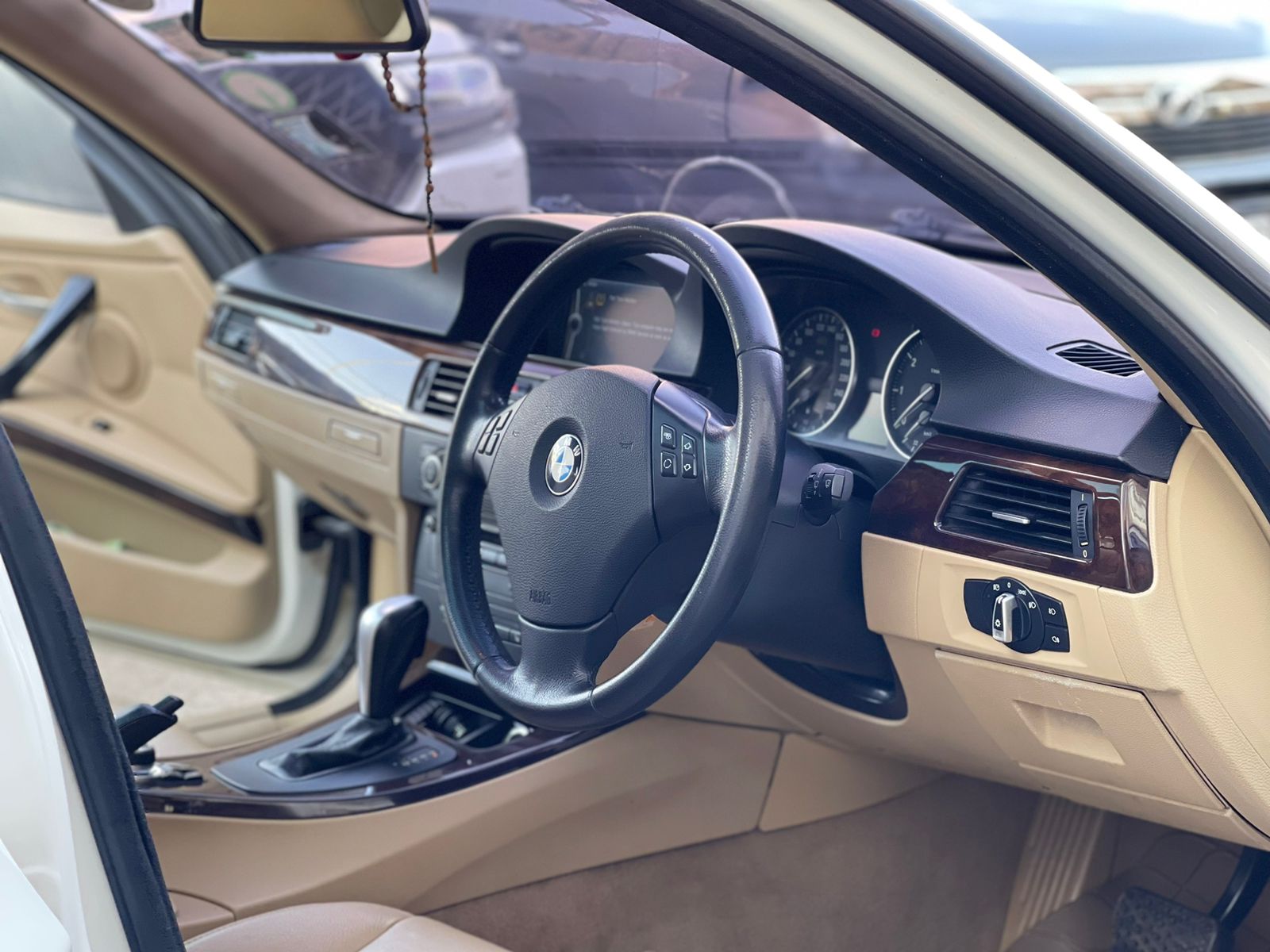 2009 BMW 320I