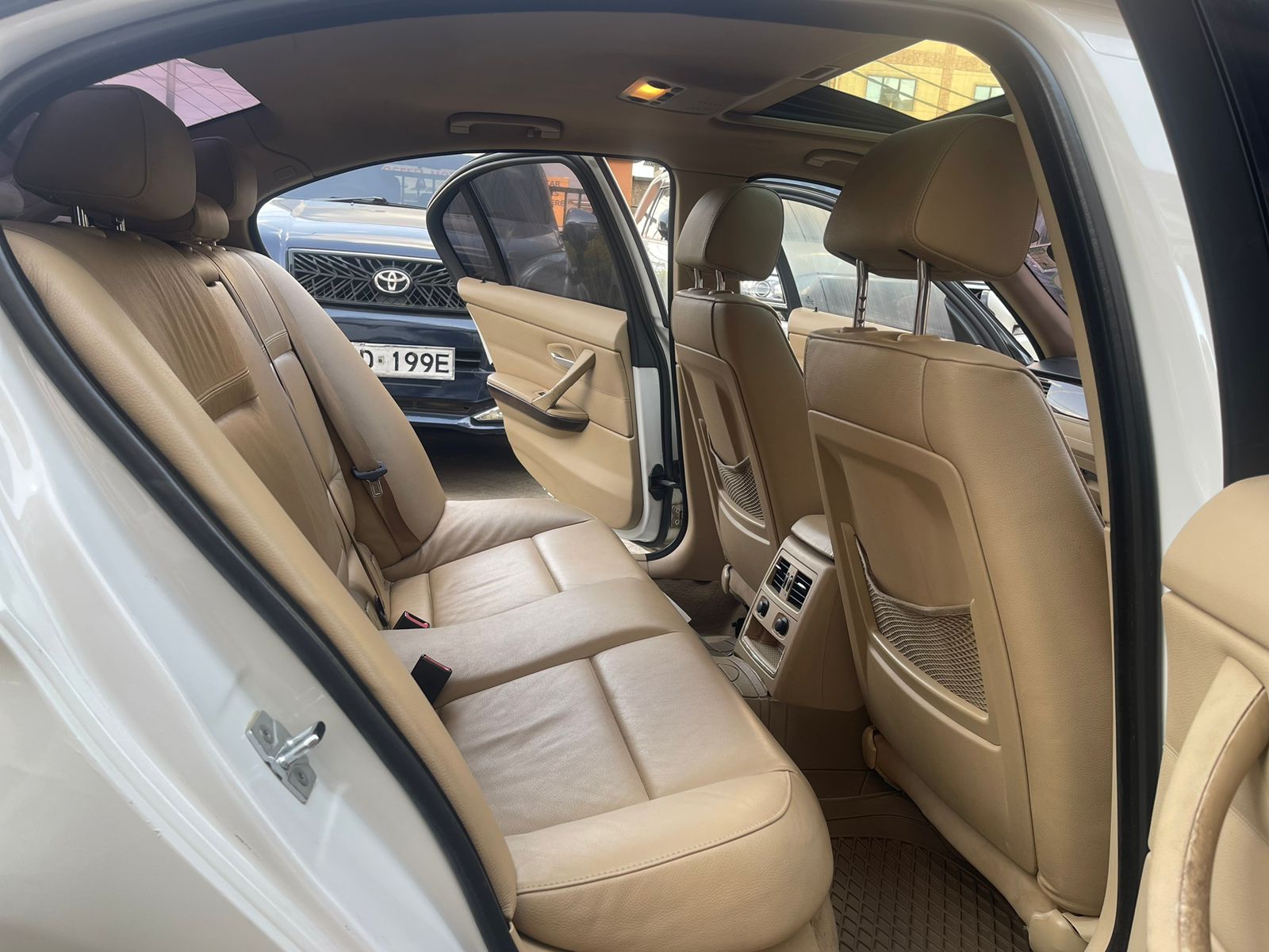 2009 BMW 320I