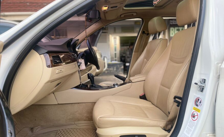 2009 BMW 320I