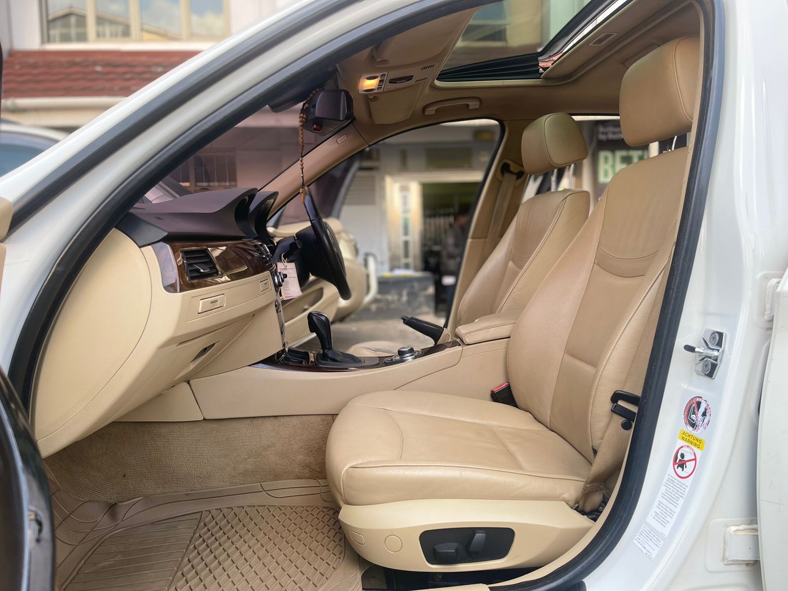 2009 BMW 320I