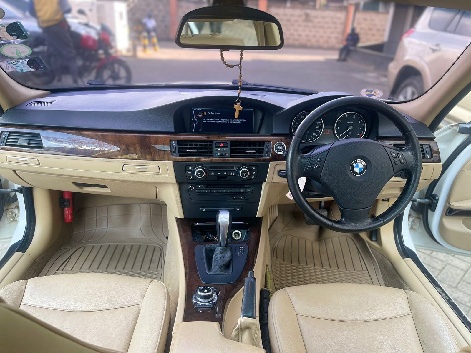 2009 BMW 320I