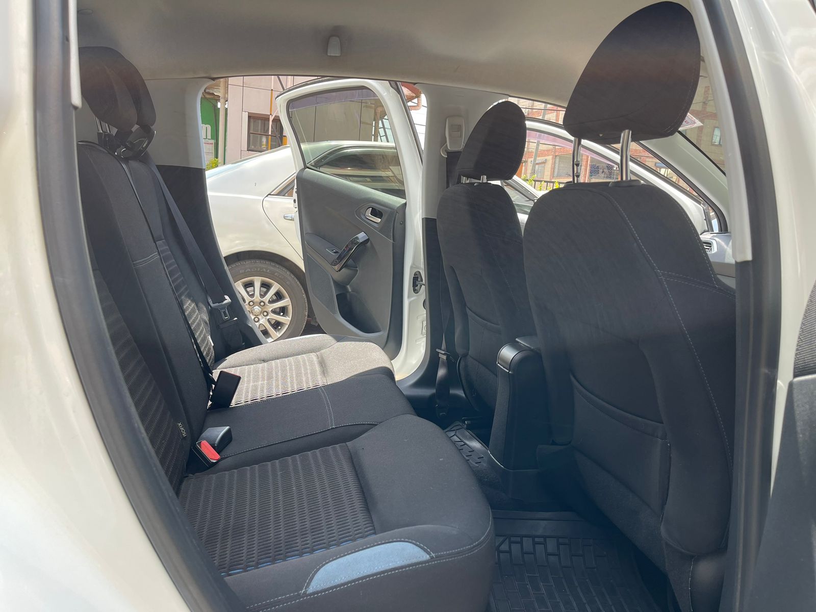 2013 Peugeot 208