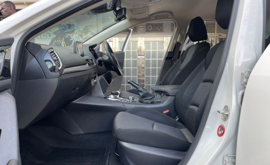 2015 Mazda Axela Pearl White