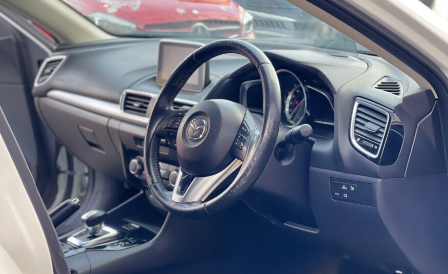 2015 Mazda Axela Pearl White