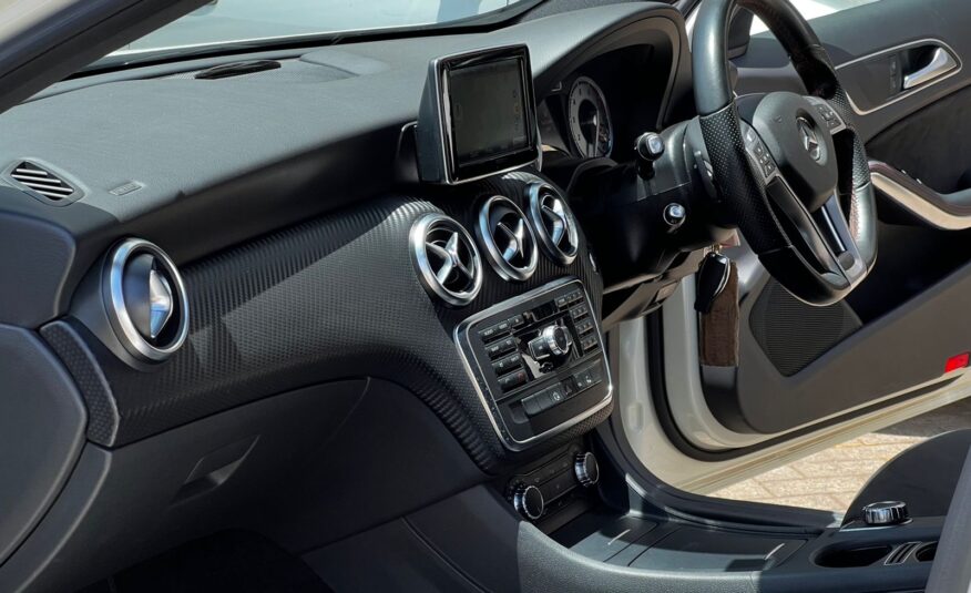 2015 Mercedes Benz A180 Pearl White