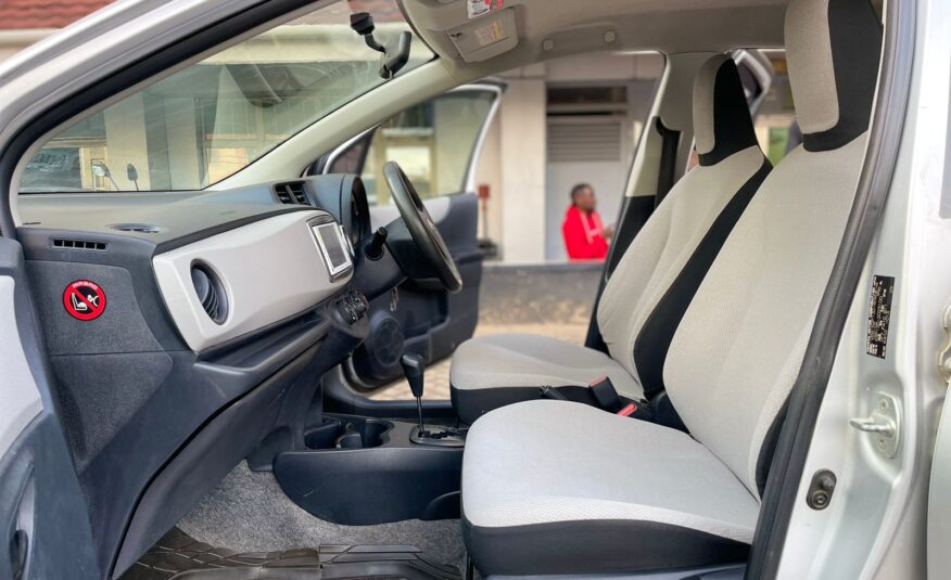 2012 Toyota Vitz Silver