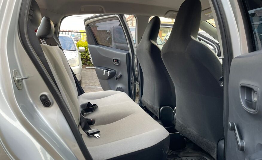 2012 Toyota Vitz Silver