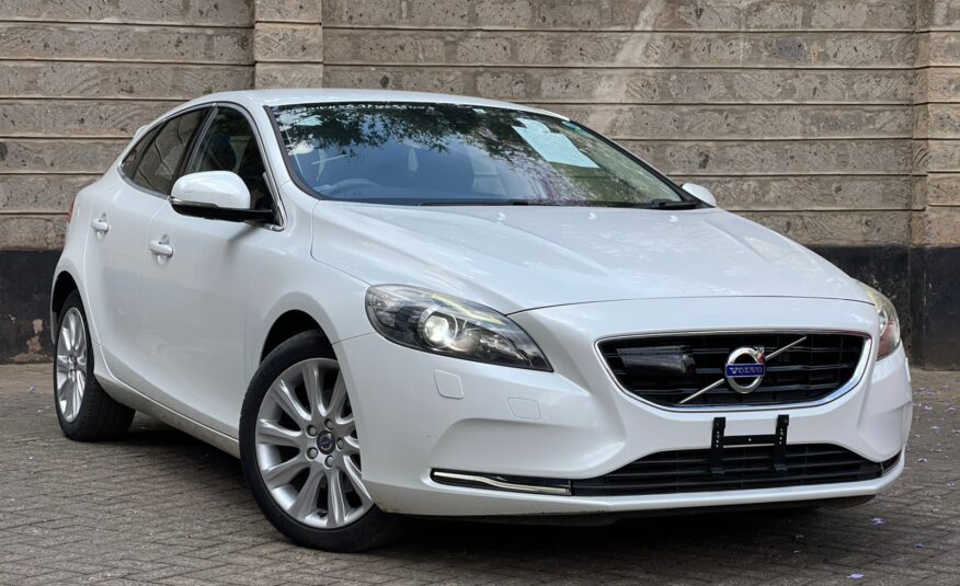 2015 Volvo V40 T4
