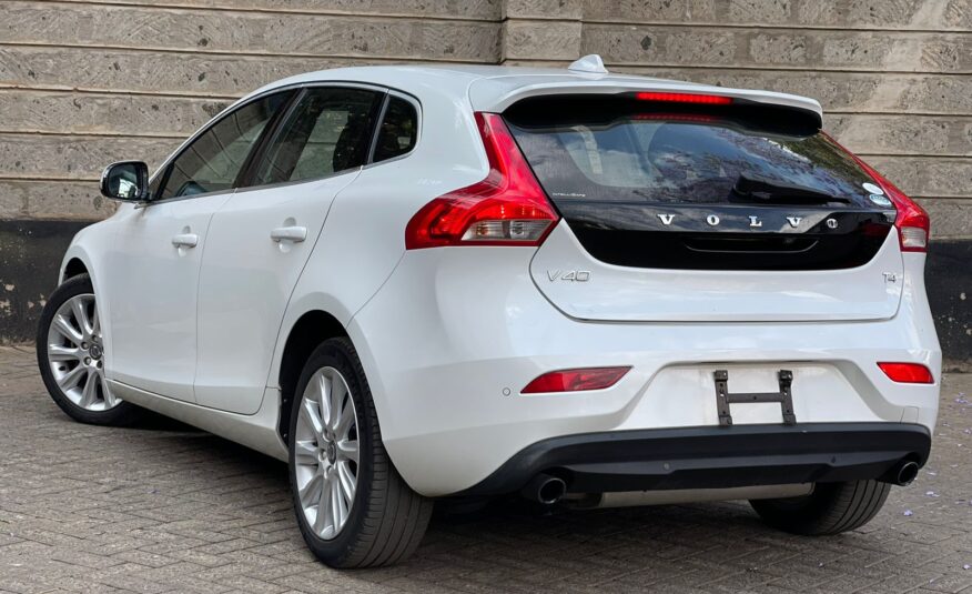 2015 Volvo V40 T4