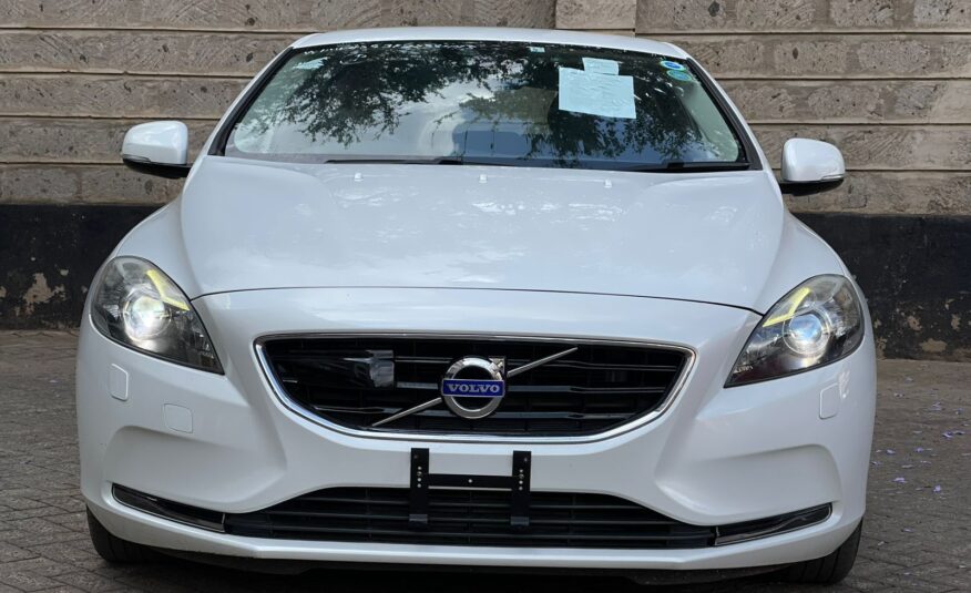 2015 Volvo V40 T4