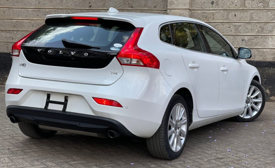 2015 Volvo V40 T4