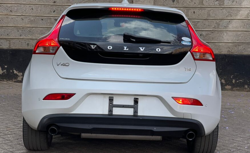2015 Volvo V40 T4