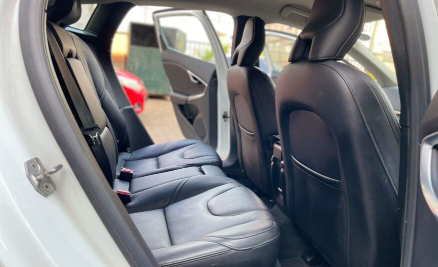 2015 Volvo V40 T4