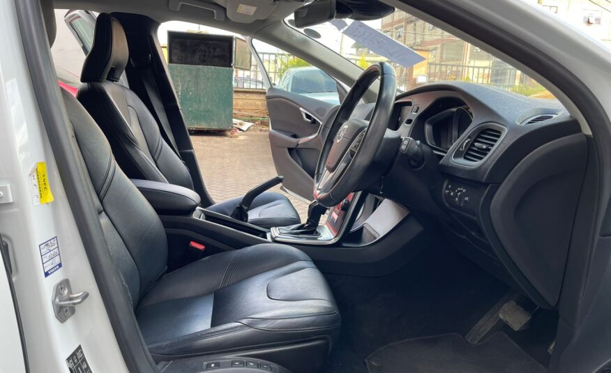 2015 Volvo V40 T4
