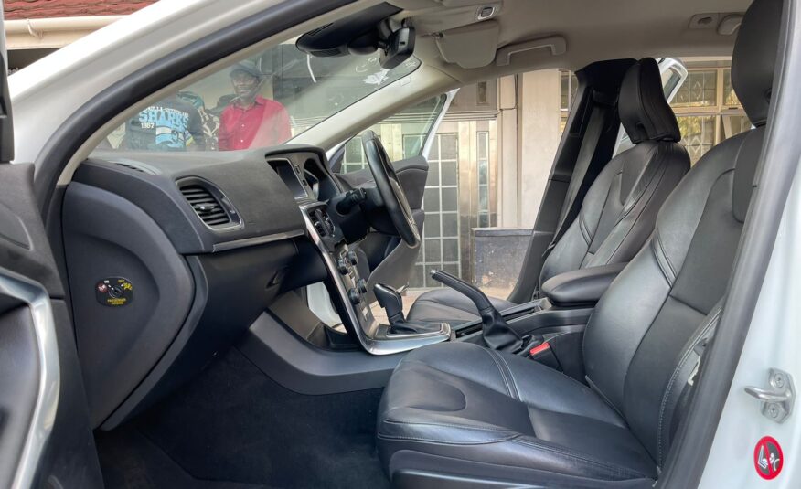 2015 Volvo V40 T4