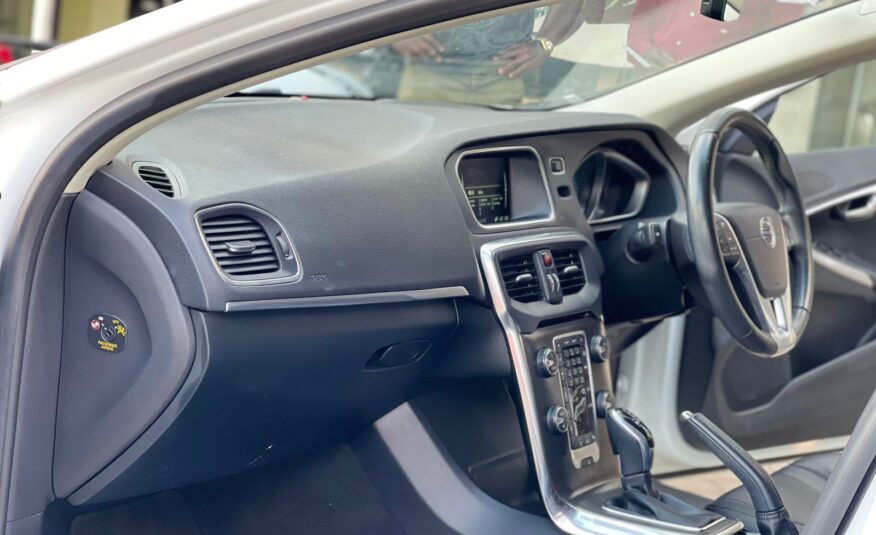 2015 Volvo V40 T4