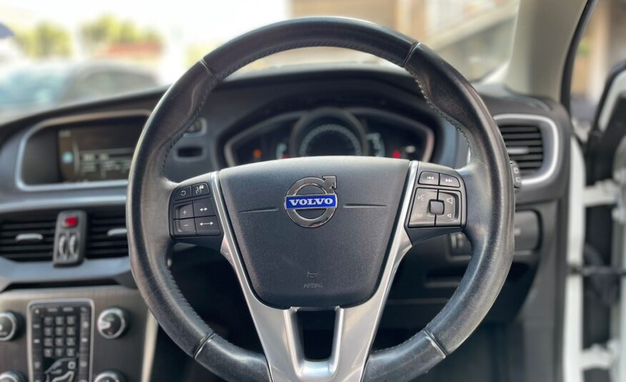 2015 Volvo V40 T4