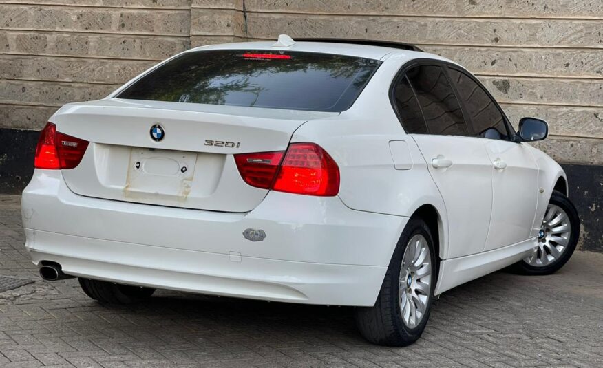 2009 BMW 320I White