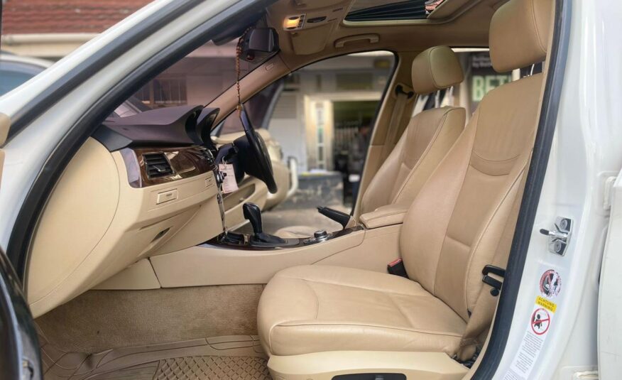 2009 BMW 320I White