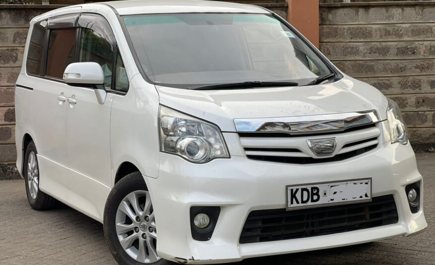 2013 Toyota Noah