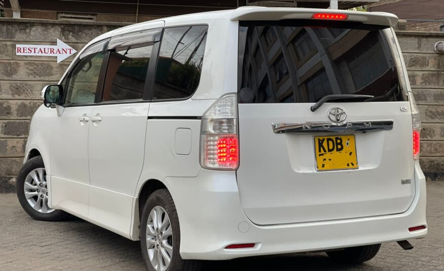 2013 Toyota Noah