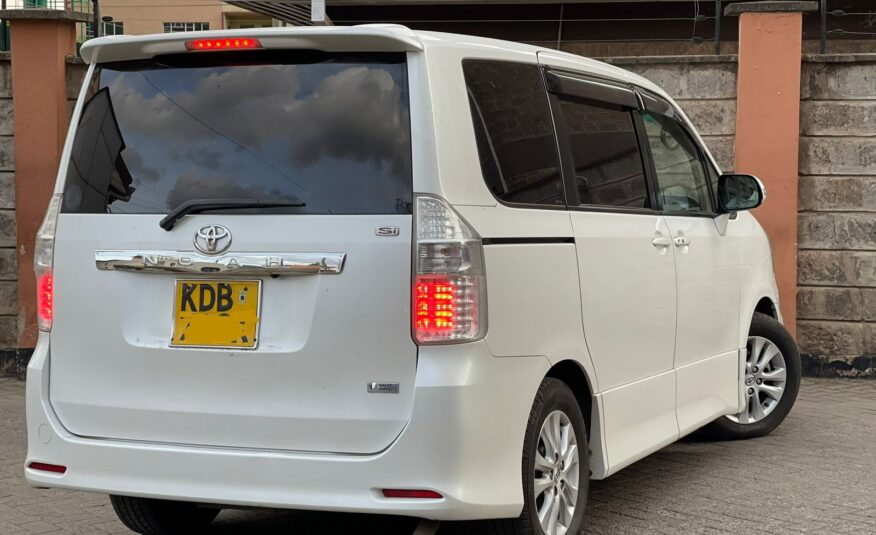 2013 Toyota Noah