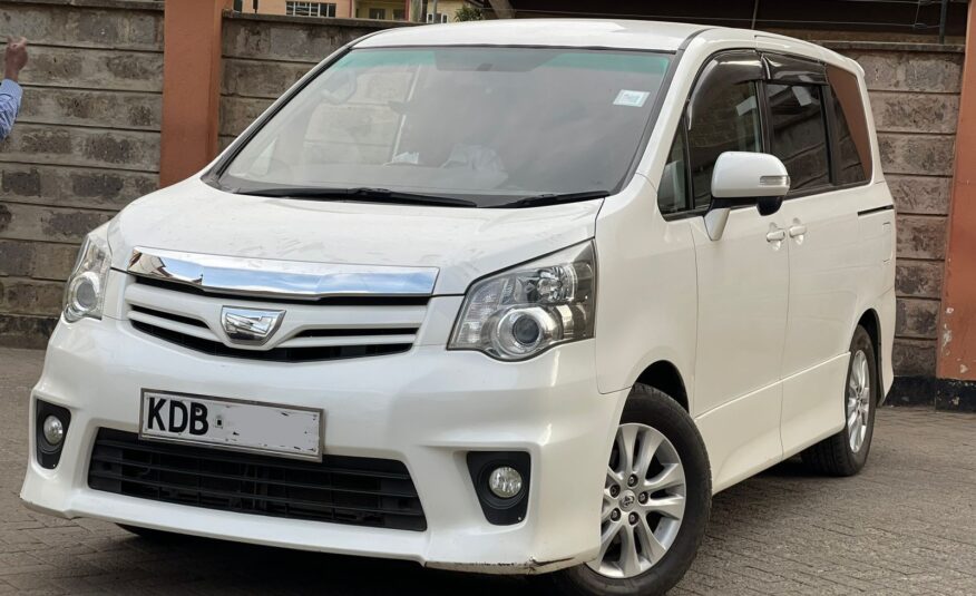 2013 Toyota Noah