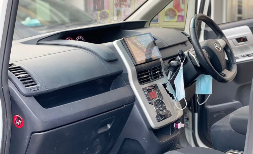 2013 Toyota Noah