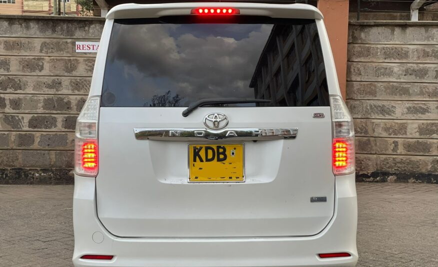 2013 Toyota Noah