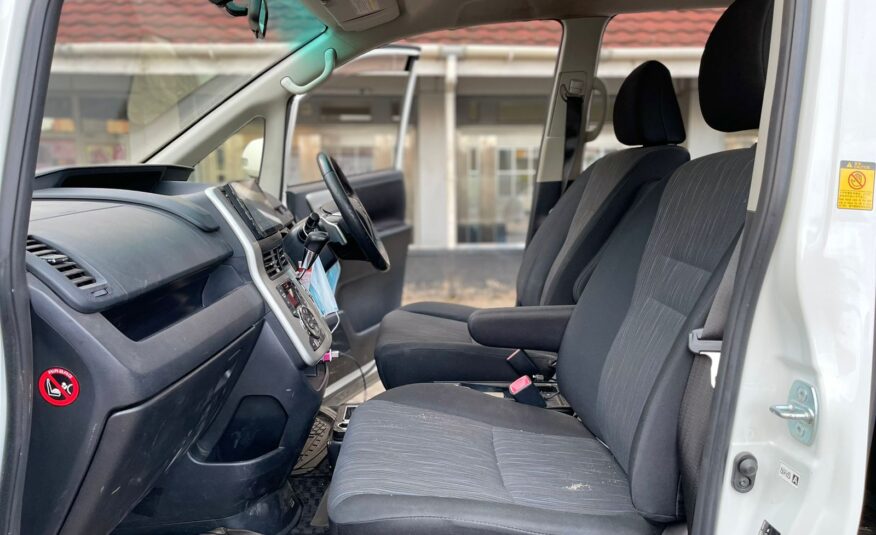 2013 Toyota Noah