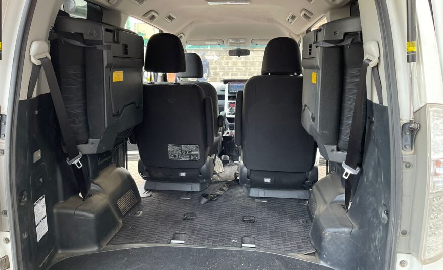 2013 Toyota Noah