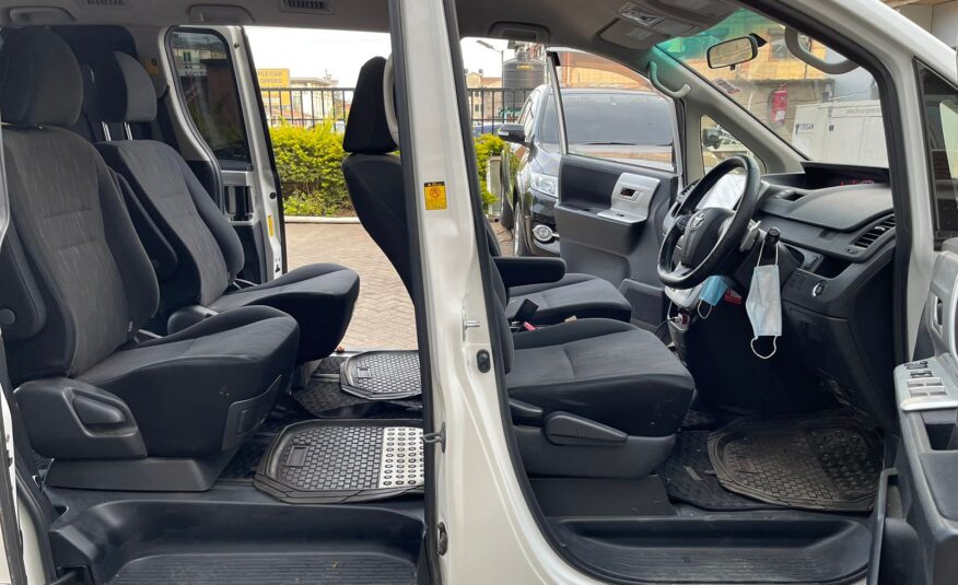 2013 Toyota Noah