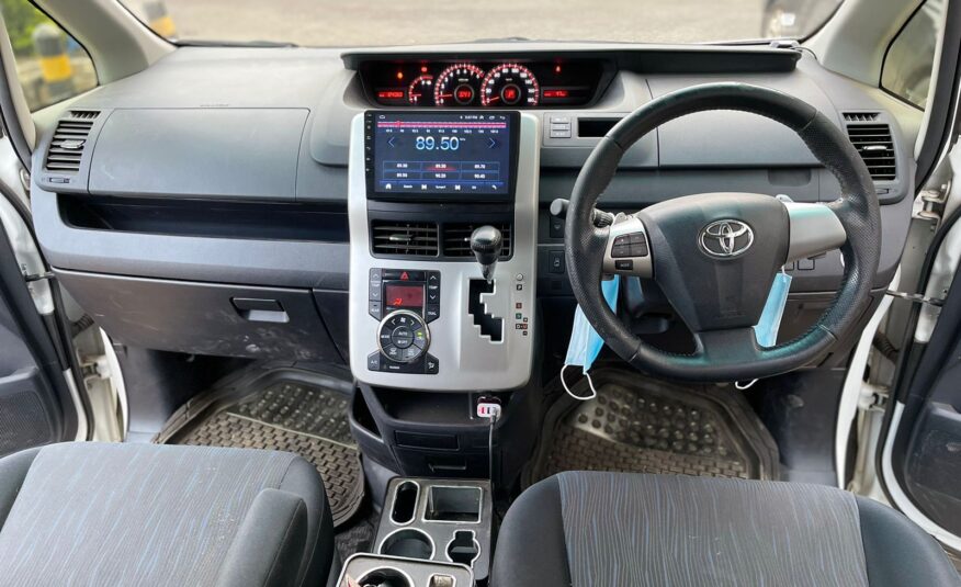 2013 Toyota Noah