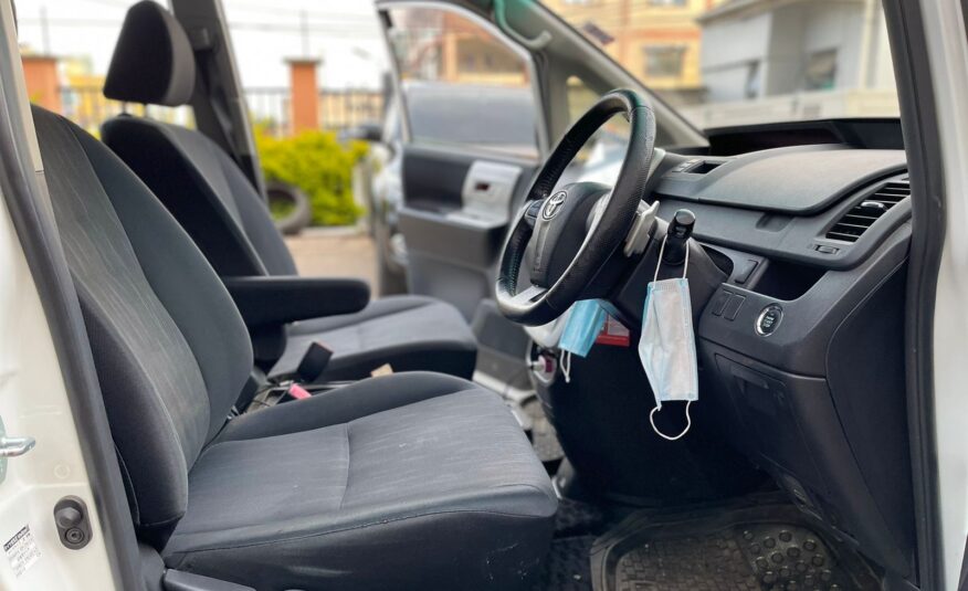 2013 Toyota Noah