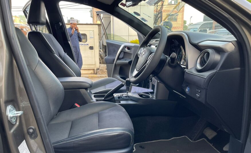 2016 Toyota Rav4 (Hybrid)