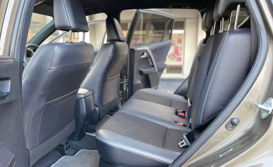 2016 Toyota Rav4 (Hybrid)