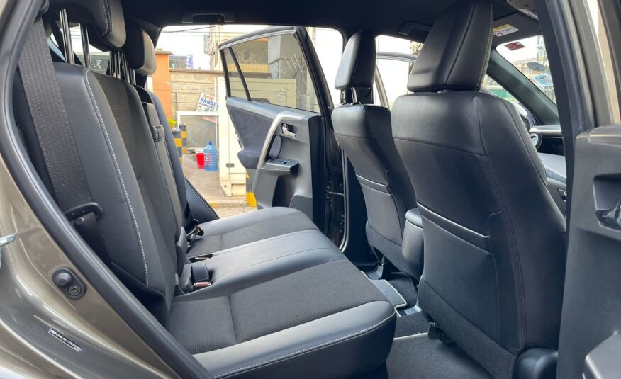 2016 Toyota Rav4 (Hybrid)