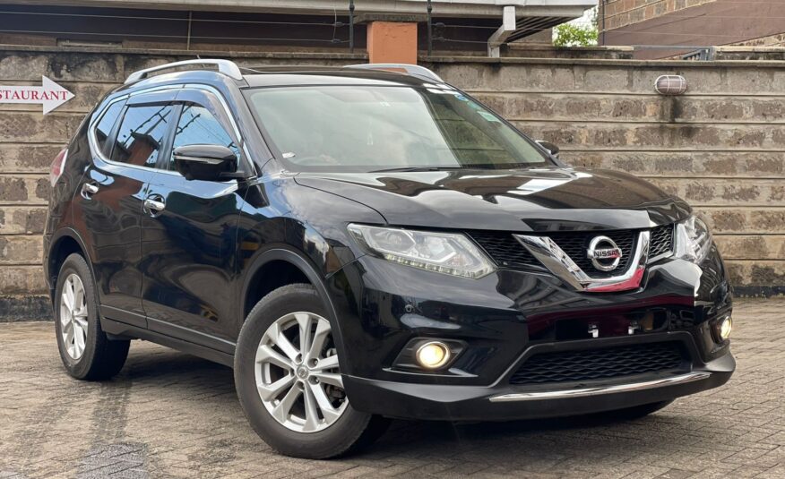 2015 Nissan X-Trail (Sunroof)