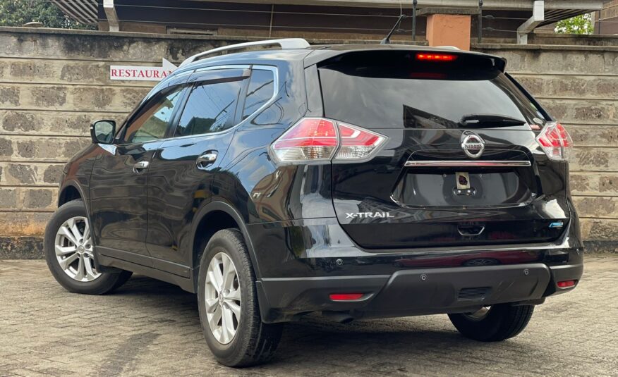 2015 Nissan X-Trail (Sunroof)