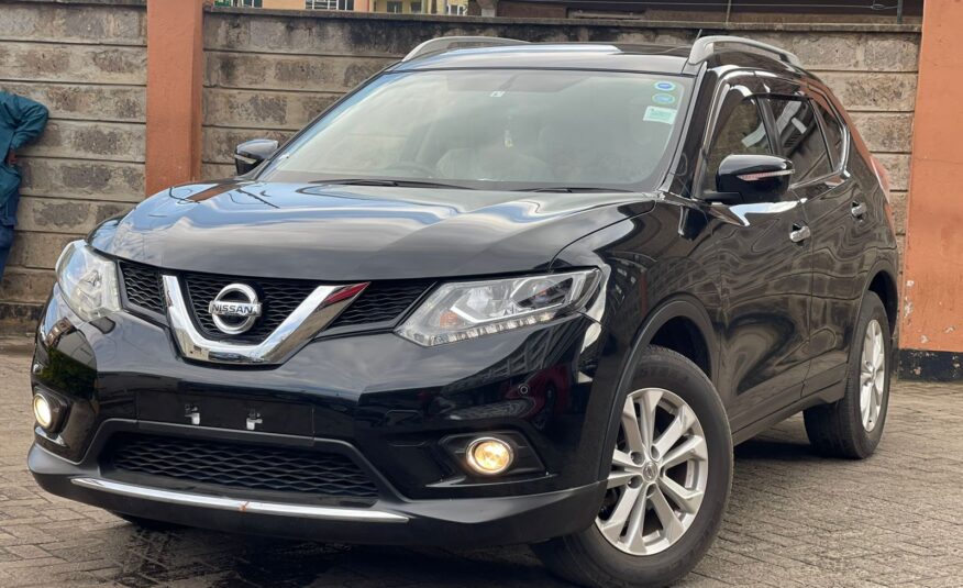 2015 Nissan X-Trail (Sunroof)