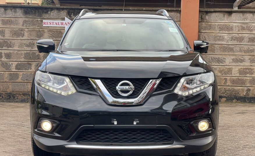 2015 Nissan X-Trail (Sunroof)